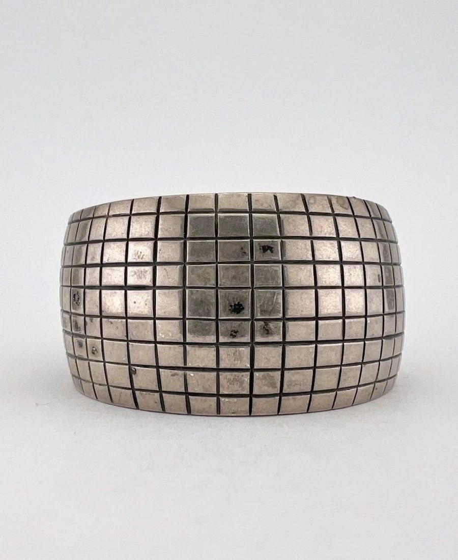 VTG NAVAJO STERLING SILVER DEEP STAMPED SMALL WOMEN'S CUFF BRACELET 45.5G (1 of 2)