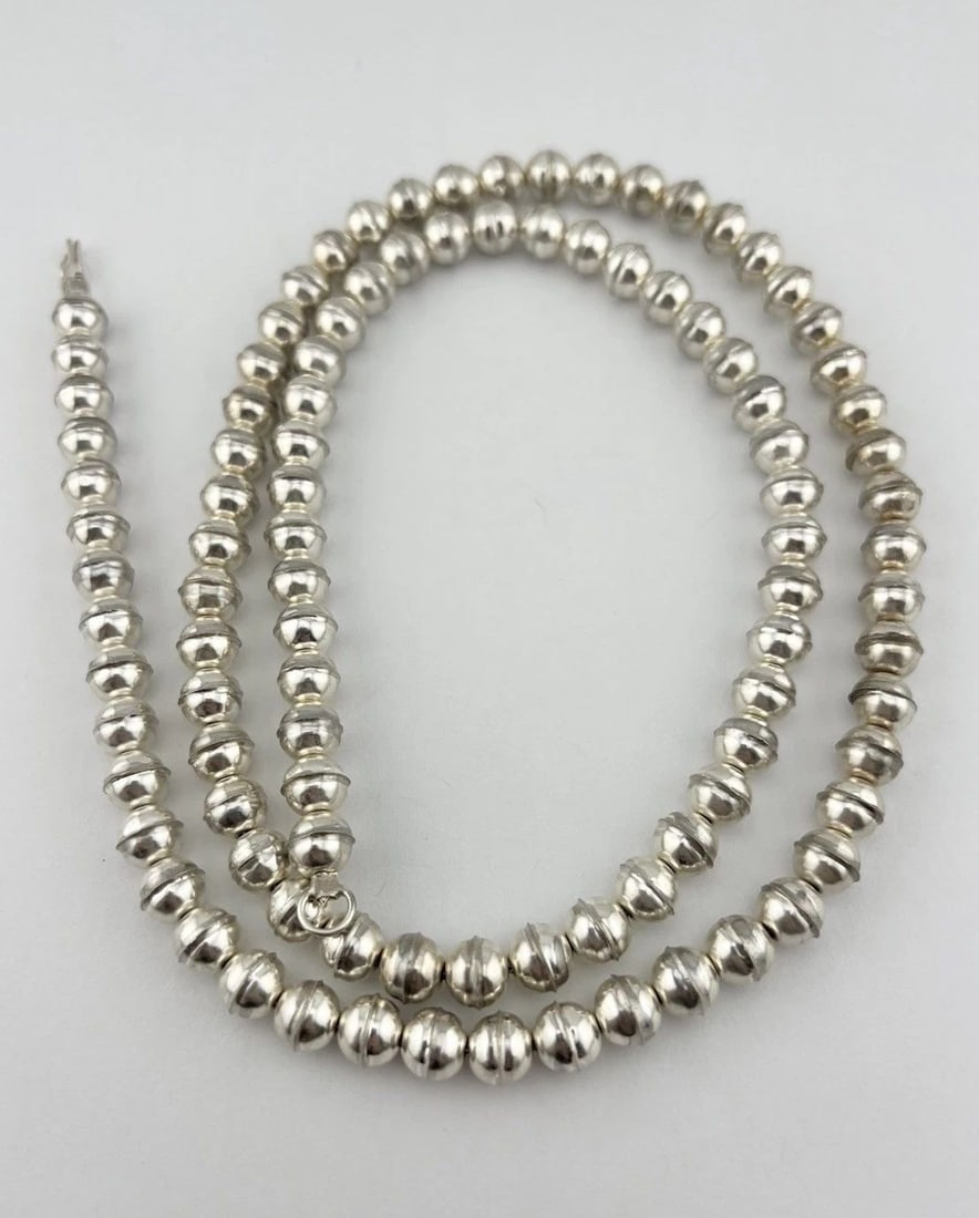 VINTAGE NAVAJO STERLING SILVER 9MM PEARL BENCH BEAD NECKLACE 31.25" - 31G (1 of 2)