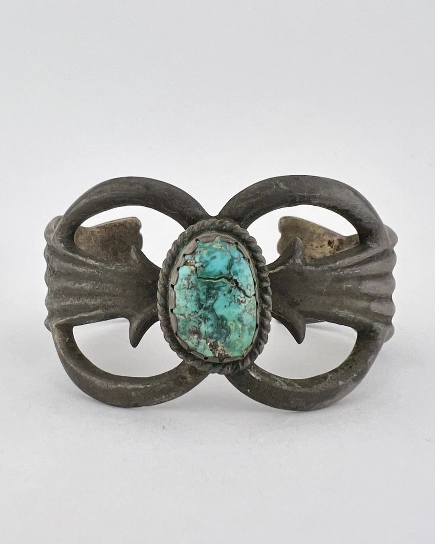 VINTAGE NAVAJO SANDCAST STERLING SILVER WEBBED TURQUOISE CUFF BRACELET 59.1G (1 of 2)