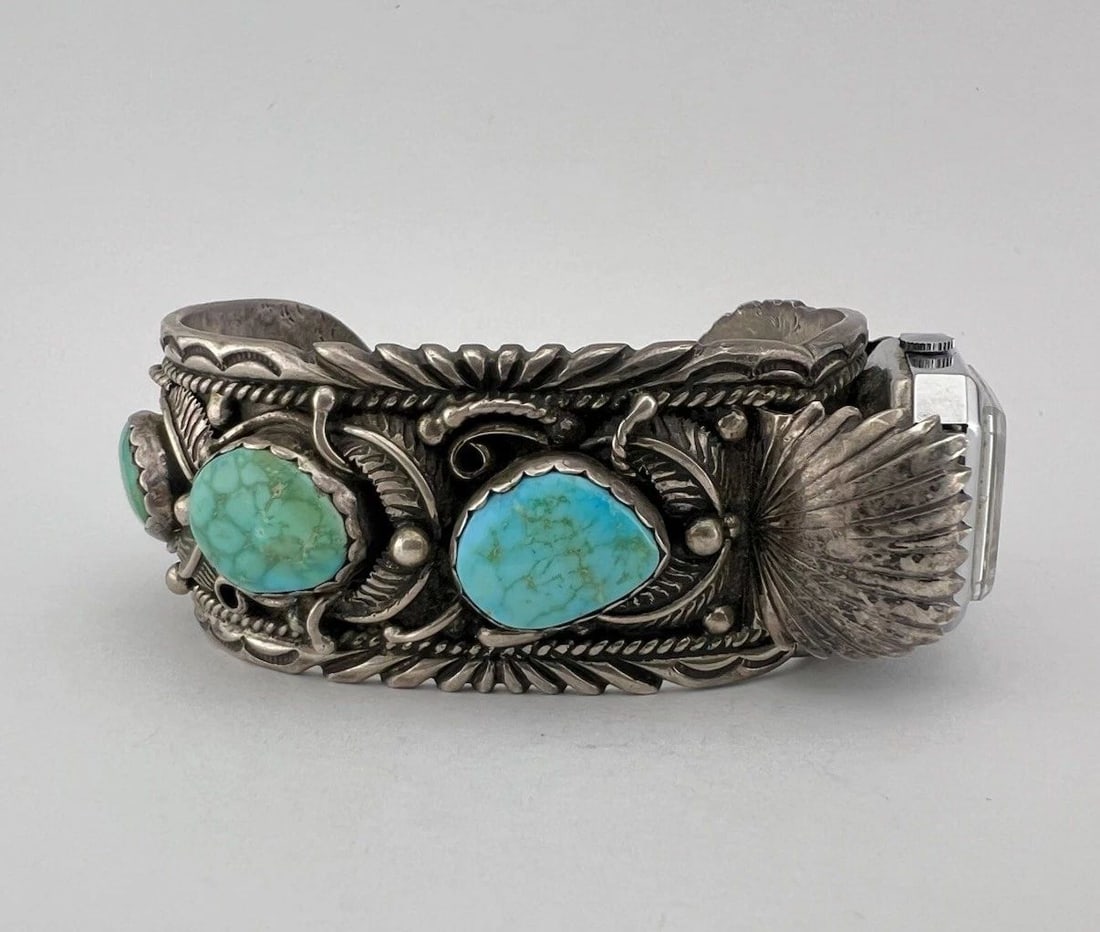NAVAJO STERLING SILVER CARICO LAKE TURQUOISE STAMPED WOMEN'S CUFF WATCH BRACELET: NAVAJO STERLING SILVER CARICO LAKE TURQUOISE STAMPED WOMEN'S CUFF WATCH BRACELET Vtg Navajo Sterling Silver Carico Lake Turquoise Stamped Women's Cuff Watch Bracelet Cuff is 5" tip to Tip and has a 1 