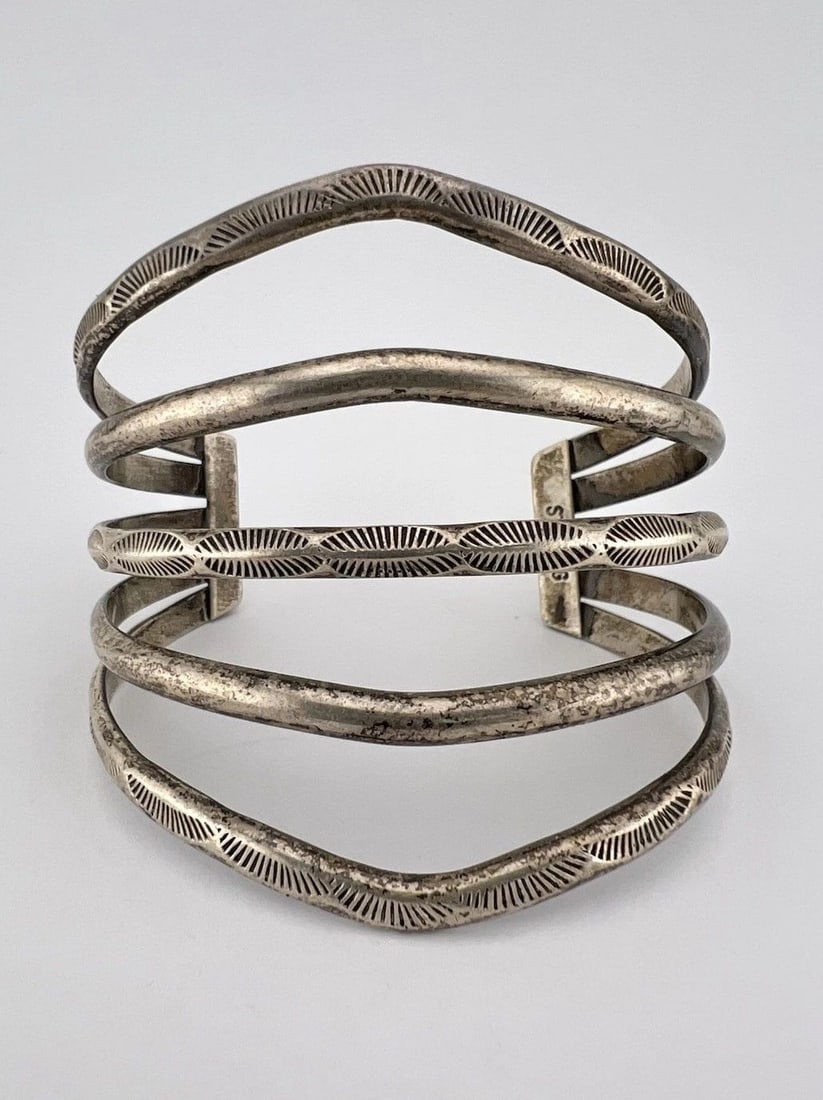 BIG VTG FRED HARVEY NAVAJO STERLING STAMPED CARINATED 5 ROW WIDE CUFF BRACELET: BIG VTG FRED HARVEY NAVAJO STERLING STAMPED CARINATED 5 ROW WIDE CUFF BRACELET BIG Vtg Fred Harvey Navajo Sterling Stamped Carinated 5 Row Wide Cuff Bracelet Cuff is Slightly Over 5" tip to Tip and ha