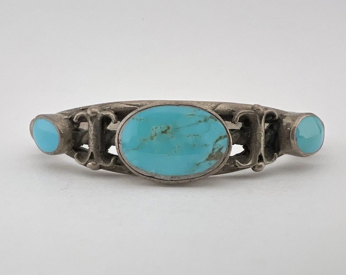 EARLY OLD NAVAJO INGOT SANDCAST STERLING SILVER TURQUOISE CUFF BRACELET: EARLY OLD NAVAJO INGOT SANDCAST STERLING SILVER TURQUOISE CUFF BRACELET Early Old Navajo Ingot Sandcast Sterling Silver Turquoise Cuff Bracelet Cuff is 5 1/4" tip to Tip and has a 1 1/8" Wide Gap Cuff