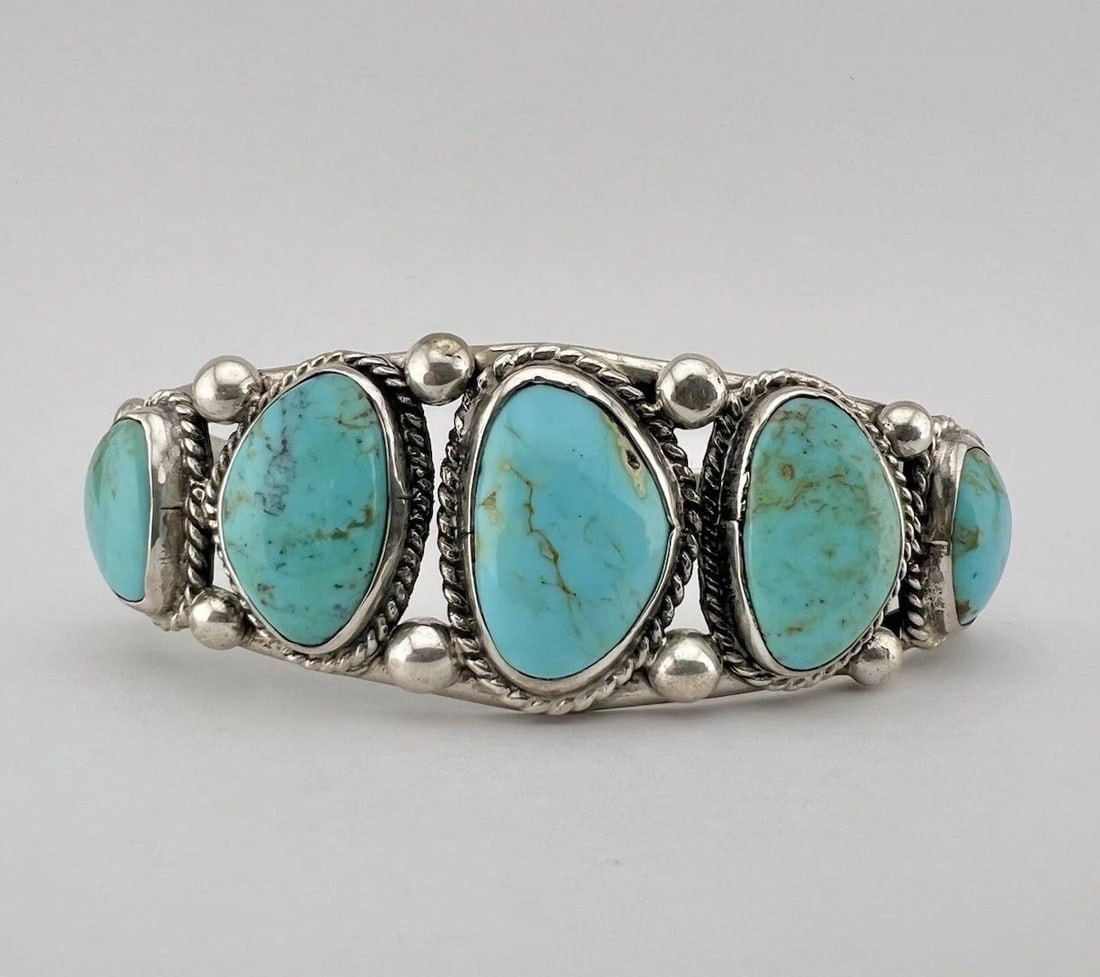 VTG NAVAJO STERLING SILVER KINGMAN TURQUOISE 5 STONE MEN'S CUFF BRACELET -39.6G: VTG NAVAJO STERLING SILVER KINGMAN TURQUOISE 5 STONE MEN'S CUFF BRACELET -39.6G Vtg Navajo Sterling Silver Kingman Turquoise 5 Stone Men's Cuff Bracelet -39.6g Cuff is Just Under 6 1/2" tip to Tip and