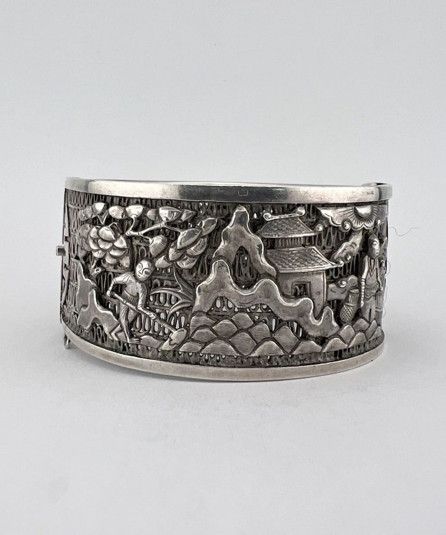OLD CHINESE EXPORT SILVER FLORAL VILLAGE SCENE FILIGREE BANGLE BRACELET 57.7G (1 of 2)