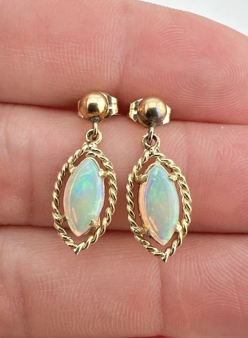 VTG 14K YELLOW GOLD MARQUISE CUT AUSTRALIAN FIRE OPAL POST DANGLE EARRINGS: VTG 14K YELLOW GOLD MARQUISE CUT AUSTRALIAN FIRE OPAL POST DANGLE EARRINGS Vtg 14k Yellow Gold Marquise Cut Australian Fire Opal Post Dangle Earrings Size: 7/8" Tall by 3/8" Wide Weight is 2.3 Grams o