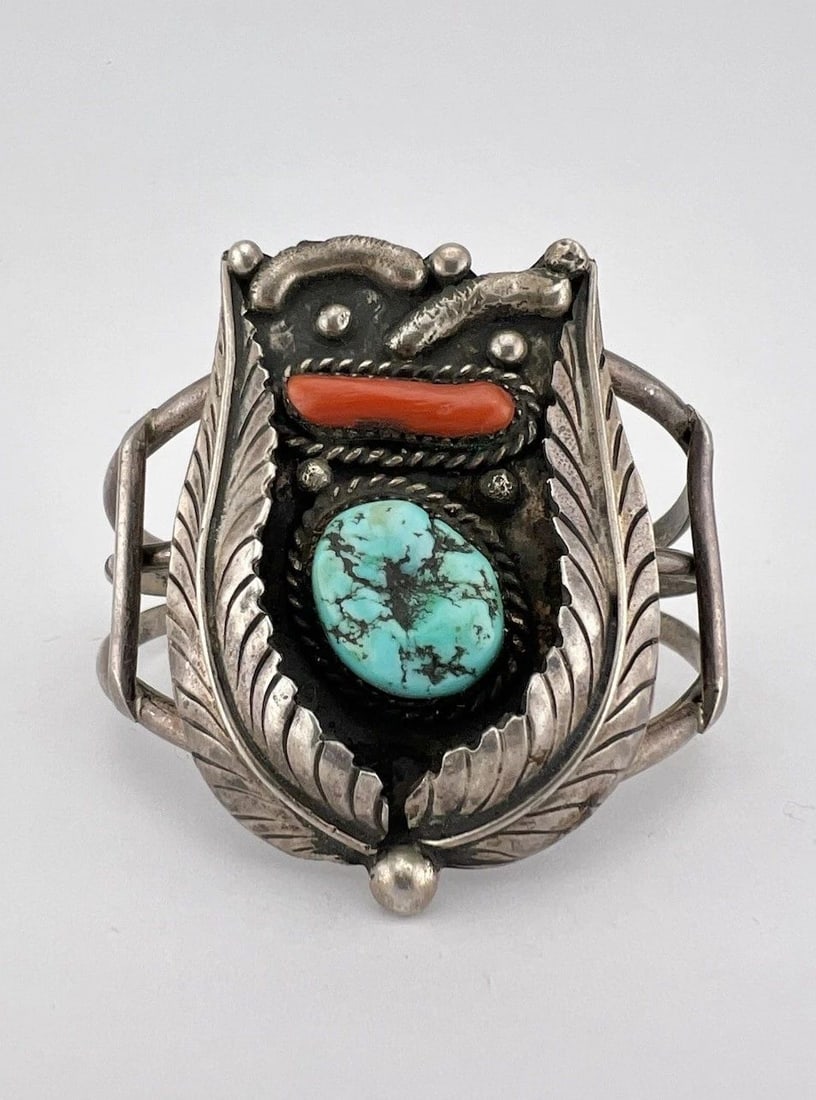 VINTAGE NAVAJO STERLING SILVER TURQUOISE & CORAL STAMPED DETAILED CUFF BRACELET (1 of 2)