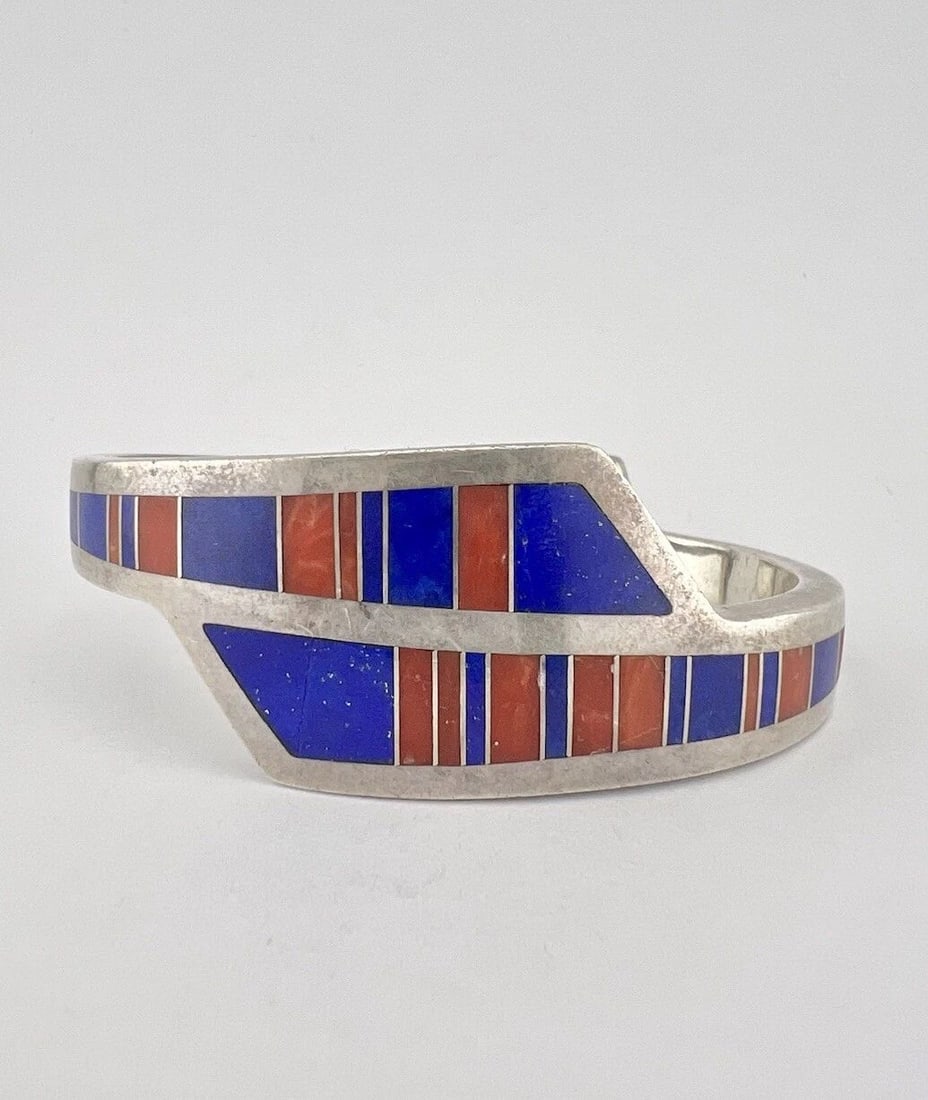 RAY TRACEY KNIFEWING NAVAJO STERLING SILVER CORAL & LAPIS FLUSH CUFF BRACELET: RAY TRACEY KNIFEWING NAVAJO STERLING SILVER CORAL & LAPIS FLUSH CUFF BRACELET Ray Tracey Knifewing Navajo Sterling Silver Coral & Lapis Lazuli Flush Cuff Bracelet Cuff is 5 3/8" tip to Tip and 1 1/8" 