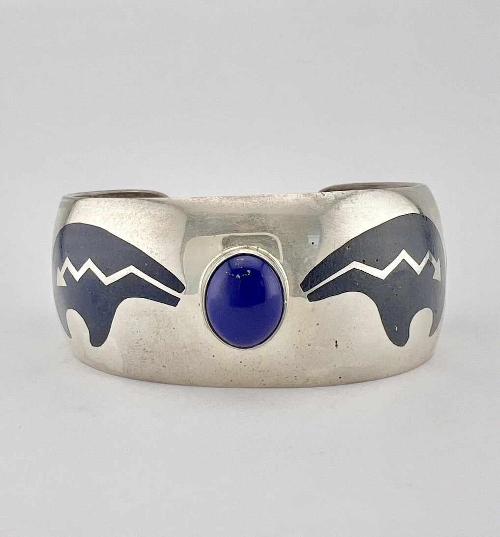 JOE TENORIO SANTO DOMINGO KEWA STERLING SILVER LAPIS LAZULI BEAR CUFF BRACELET: JOE TENORIO SANTO DOMINGO KEWA STERLING SILVER LAPIS LAZULI BEAR CUFF BRACELET Vtg Joe Tenorio Santo Domingo Kewa Sterling Silver Lapis Lazuli Bear Cuff Bracelet Cuff is 5 1/2" tip to Tip and has a 1 
