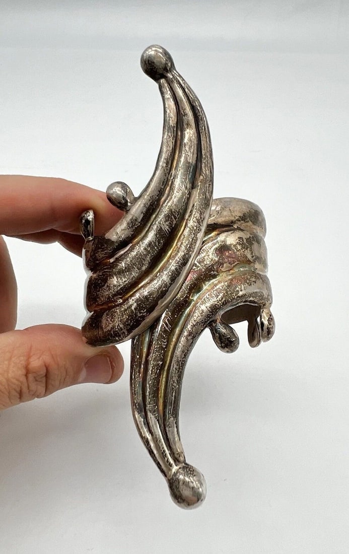 VTG 4.5" TAXCO MEXICAN STERLING SILVER SCROLL WIDE CLAMPER BRACELET 62.1G: VTG 4.5" TAXCO MEXICAN STERLING SILVER SCROLL WIDE CLAMPER BRACELET 62.1G Vtg 4.5" Taxco Mexican Sterling Silver Scroll Wide Clamper Bracelet 62.1g Will Fit A Wrist From 5.5" & Up - Adjustable In Size