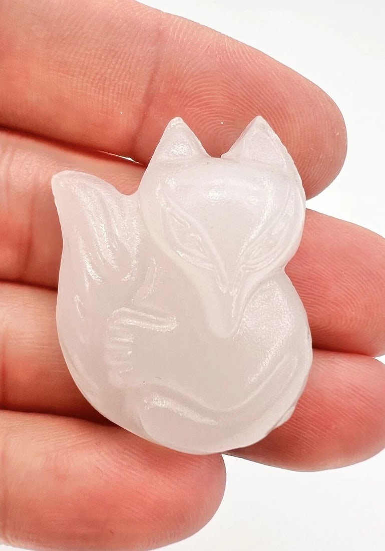 ANTIQUE CHINESE CARVED FOX MUTTON FAT WHITE CELADON HETIAN JADE PENDANT: ANTIQUE CHINESE CARVED FOX MUTTON FAT WHITE CELADON HETIAN JADE PENDANT Antique Chinese Carved Fox Mutton Fat White Celadon Hetian Jade Pendant Size: 1 3/8" Tall by 1 1/8" Wide Weight is 14.6 Grams on