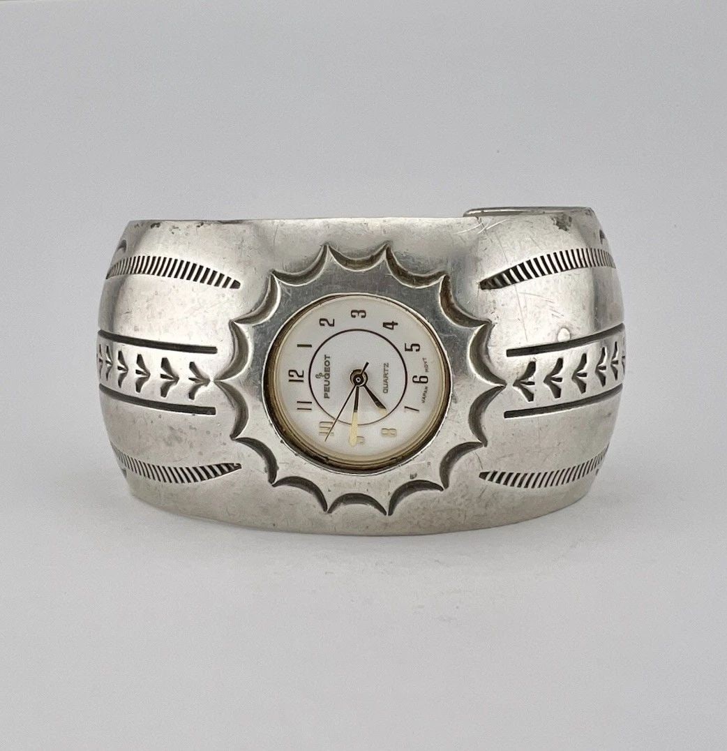 VTG JIMMY YAZZIE NAVAJO STERLING SILVER STAMPED WOMENS CUFF WATCH BRACELET 74.6G: VTG JIMMY YAZZIE NAVAJO STERLING SILVER STAMPED WOMENS CUFF WATCH BRACELET 74.6G Vtg Jimmy Yazzie Navajo Sterling Silver Stamped Women's Cuff Watch Bracelet 74.6g Cuff is 5 1/8" tip to Tip and has an 