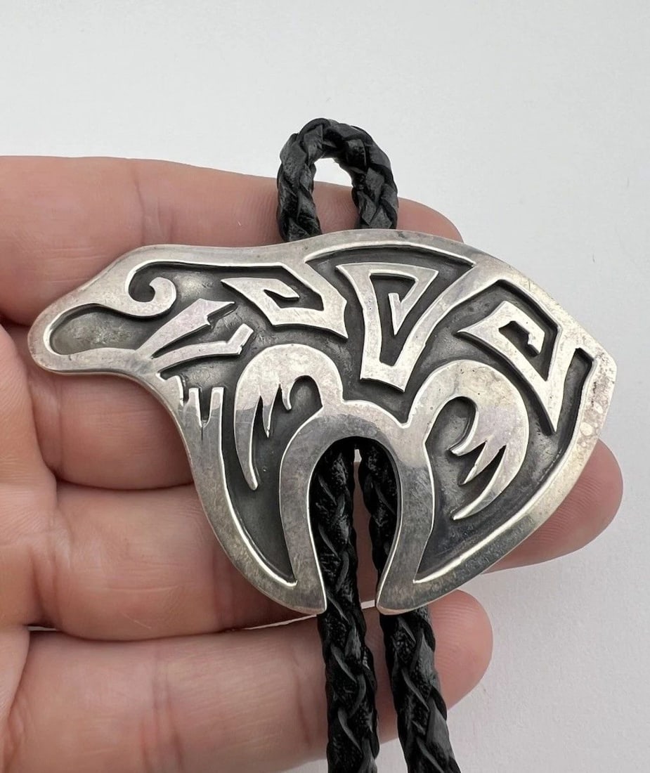 VINTAGE HOPI STERLING SILVER DETAILED OVERLAY BEAR BOLO TIE 2.75": VINTAGE HOPI STERLING SILVER DETAILED OVERLAY BEAR BOLO TIE 2.75" Vintage Hopi Sterling Silver Detailed Overlay Bear Bolo Tie 2.75" Size: 1 3/4" Tall by 2 3/4" Wide Weight is 44.3 Grams on my scale Me