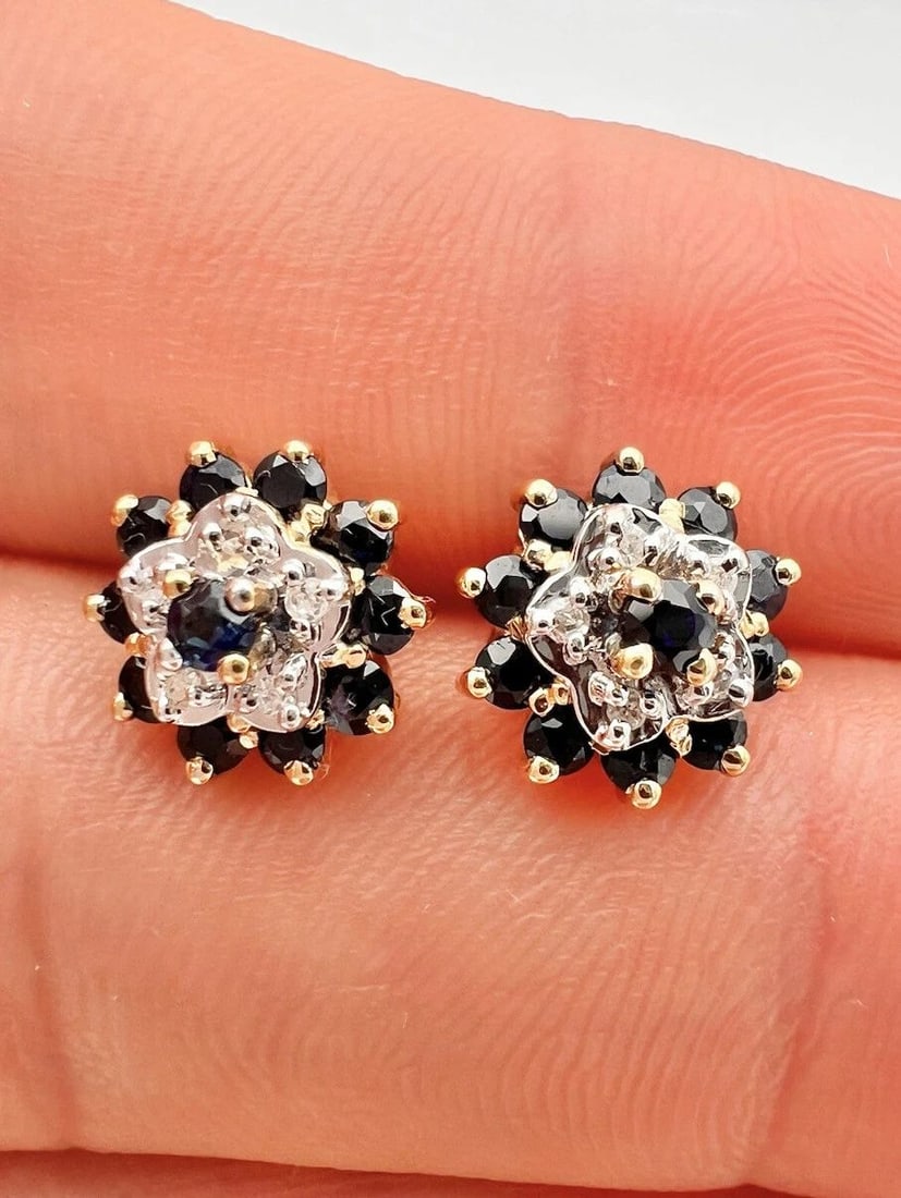 DESIGNER 14K YELLOW GOLD ROUND BLUE SAPPHIRE & DIAMOND FLOWER POST STUD EARRINGS: DESIGNER 14K YELLOW GOLD ROUND BLUE SAPPHIRE & DIAMOND FLOWER POST STUD EARRINGS Designer 14K Yellow Gold Round Blue Sapphire & Diamond Flower Post Stud Earrings Size: 3/8" Wide Metal: 14k Yellow Gold