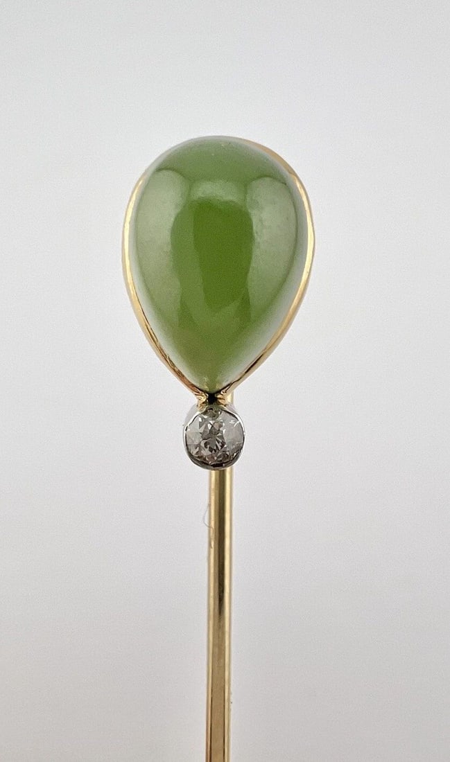 ANTIQUE ART DECO 14K YELLOW GOLD & PLATINUM GREEN JADE & DIAMOND STICK PIN: ANTIQUE ART DECO 14K YELLOW GOLD & PLATINUM GREEN JADE & DIAMOND STICK PIN Antique Art Deco 14k Yellow Gold & Platinum Green Jade & Diamond Stick Pin Size: 2 5/8" Tall Face of The Pin is 5/8" Tall & 3