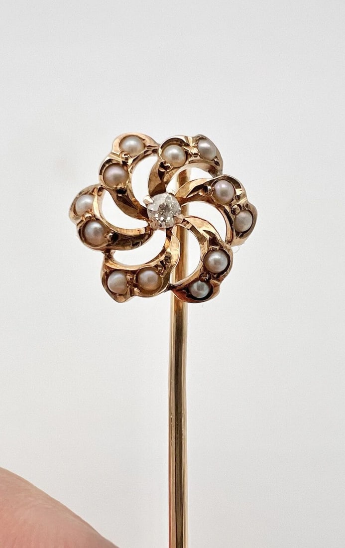 ANTIQUE VICTORIAN 14K YELLOW GOLD & OLD ROSE CUT DIAMOND & SEED PEARL STICK PIN: ANTIQUE VICTORIAN 14K YELLOW GOLD & OLD ROSE CUT DIAMOND & SEED PEARL STICK PIN Antique Victorian 14k Yellow Gold & Old Rose Cut Diamond & Seed Pearl Stick Pin Size: 2 1/4"' Tall - Head Is Just Under 