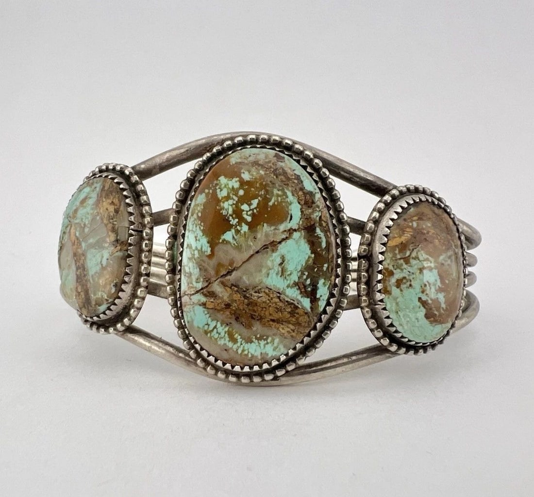 VINTAGE NAVAJO STERLING SILVER ROYSTON TURQUOISE 4 SHANK WIDE CUFF BRACELET: VINTAGE NAVAJO STERLING SILVER ROYSTON TURQUOISE 4 SHANK WIDE CUFF BRACELET Vintage Navajo Sterling Silver Royston Turquoise 4 Shank Wide Cuff Bracelet Cuff is 5 3/4" tip to Tip and has a 1 1/4" Wide 