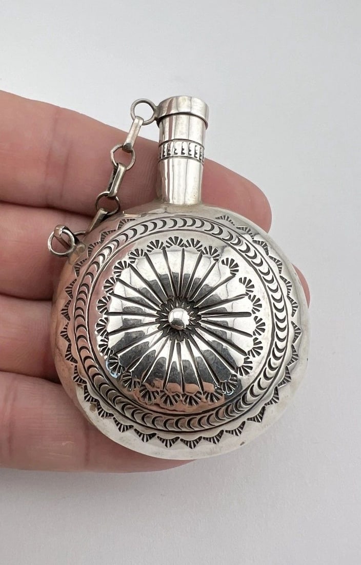 VTG NAVAJO BLACKGOAT STERLING SILVER STAMPED TOBACCO FLASK CANTEEN 28.8G - 2.5" (1 of 2)