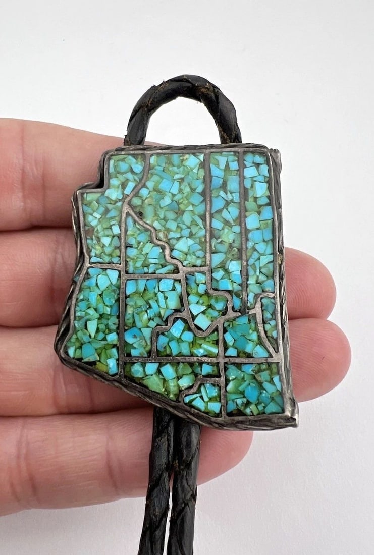 VTG NAVAJO STERLING SILVER CRUSHED CHIP TURQUOISE ARIZON STATE SHAPED BOLO TIE (1 of 1)