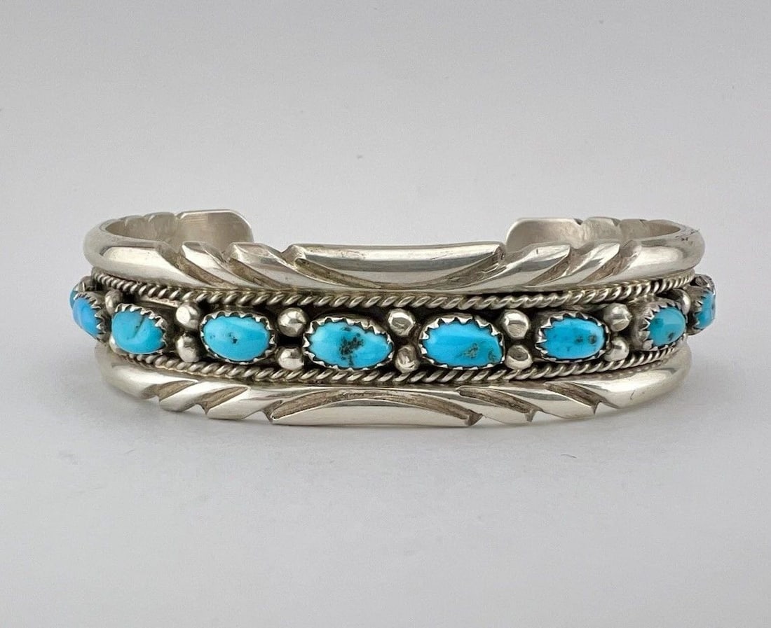VTG NAVAJO STERLING SILVER SLEEPING BEAUTY TURQUOISE STAMPED TWIST CUFF BRACELET: VTG NAVAJO STERLING SILVER SLEEPING BEAUTY TURQUOISE STAMPED TWIST CUFF BRACELET Vtg Navajo Sterling Silver Sleeping Beauty Turquoise Stamped Twist Cuff Bracelet Cuff is 5 1/8" tip to Tip and has a 1 