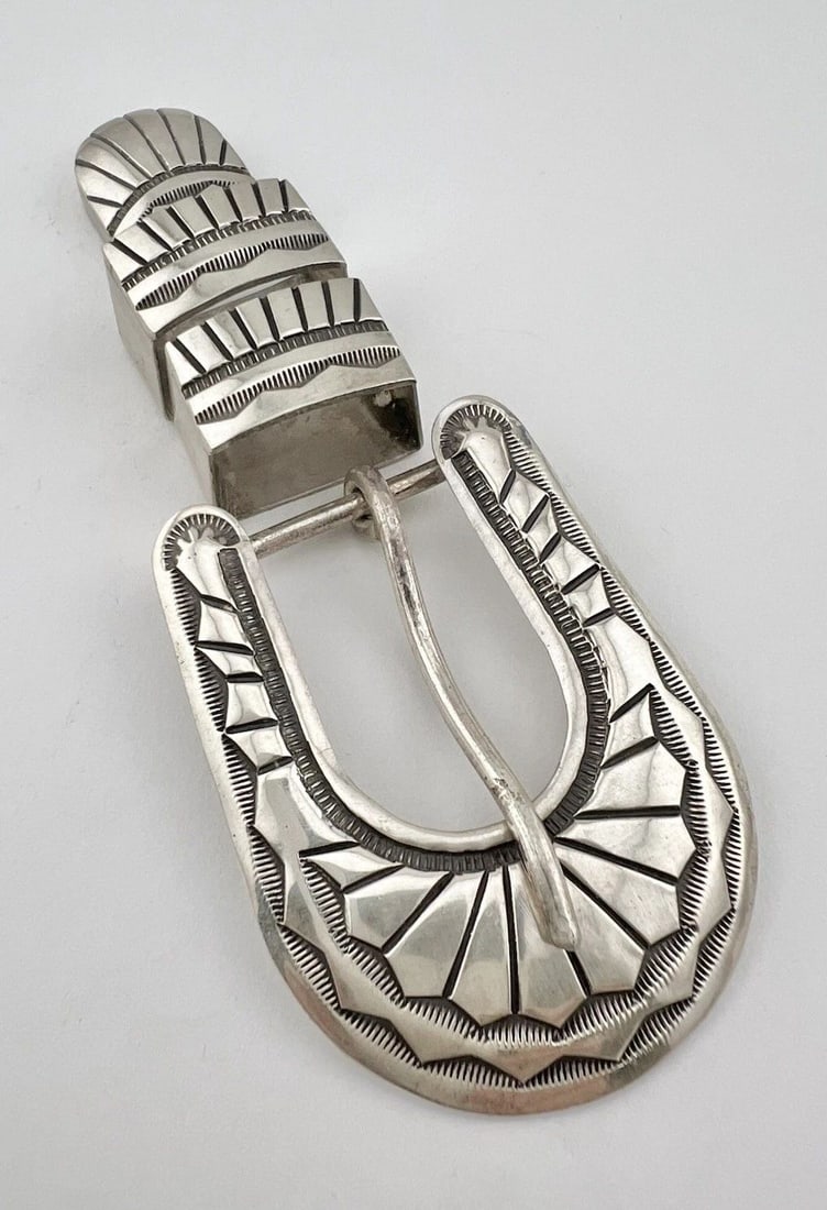 VINTAGE NAVAJO STERLING SILVER DEEP STAMPED 4 PIECE RANGER BELT BUCKLE 41.3G: VINTAGE NAVAJO STERLING SILVER DEEP STAMPED 4 PIECE RANGER BELT BUCKLE 41.3G Vintage Navajo Sterling Silver Deep Stamped 4 Piece Ranger Belt Buckle 41.3g Buckle Size: 1 3/4" Tall By Just Under 2 1/2" 