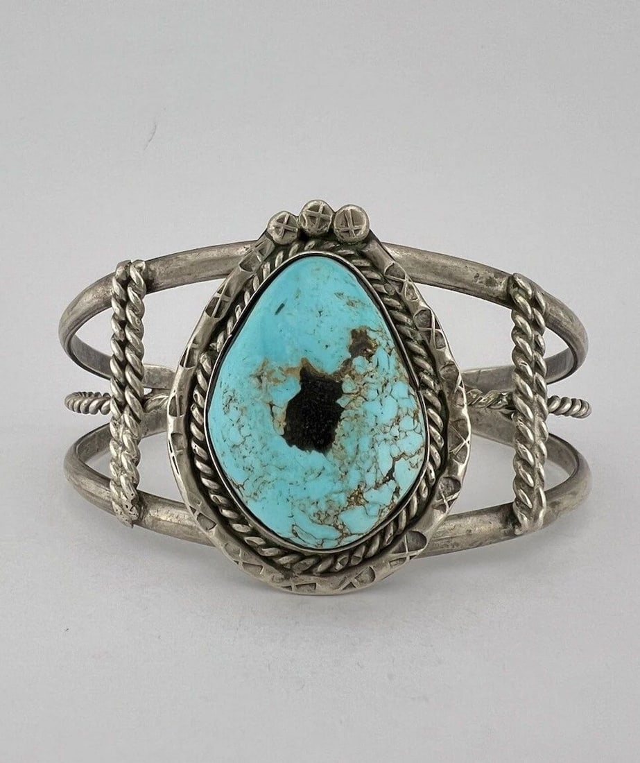 VTG NAVAJO STERLING SILVER NATURAL PILOT MOUNTAIN TURQUOISE CUFF BRACELET: VTG NAVAJO STERLING SILVER NATURAL PILOT MOUNTAIN TURQUOISE CUFF BRACELET Vtg Navajo Sterling Silver Natural Pilot Mountain Turquoise Cuff Bracelet Cuff is Just Under 5" tip to Tip and has a 1 1/2" Ad