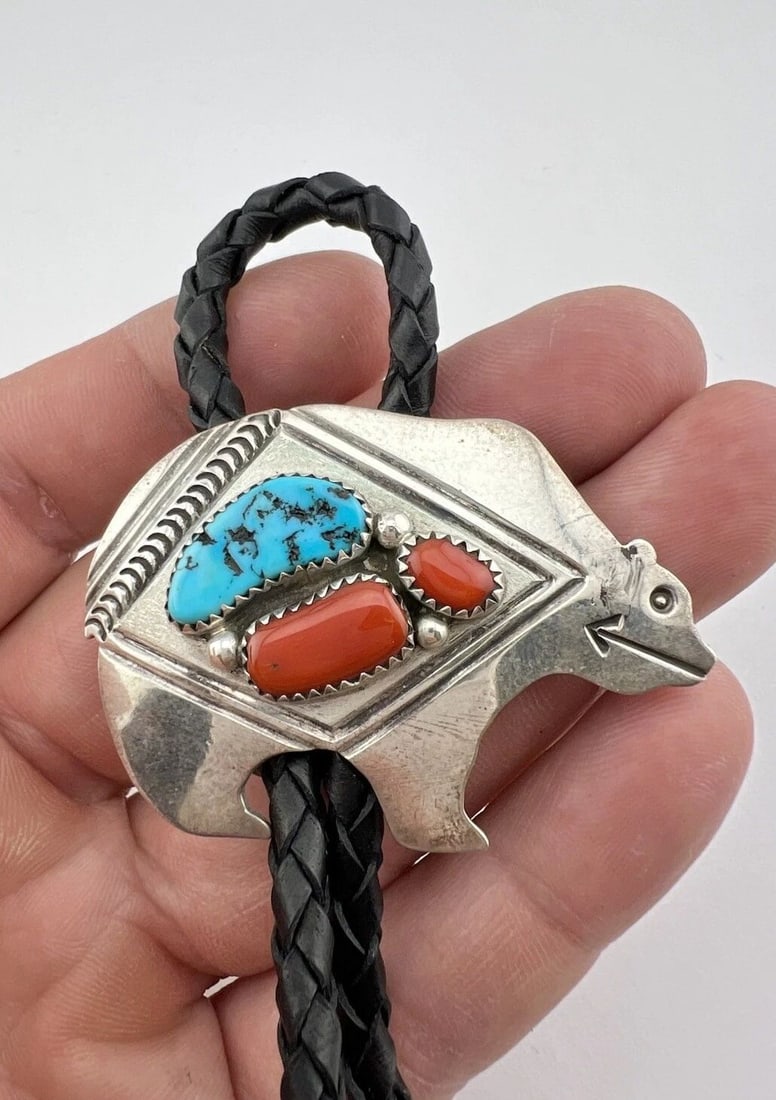 VTG PETER NELSON NAVAJO STERLING SILVER TURQUOISE & CORAL STAMPED BEAR BOLO TIE: VTG PETER NELSON NAVAJO STERLING SILVER TURQUOISE & CORAL STAMPED BEAR BOLO TIE Vtg Peter Nelson Navajo Sterling Silver Turquoise & Coral Stamped Bear Bolo Tie Size: 1 5/8" Tall by 2 1/8" Wide Weight 