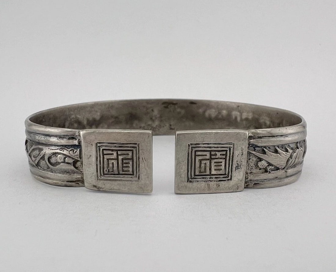 ANTIQUE OLD CHINESE EXPORT SILVER FLORAL & KOI FISH ENGRAVED CUFF BRACELET 40.5G (1 of 2)
