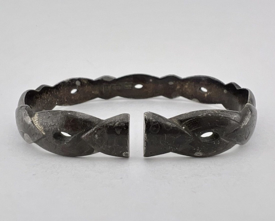 ANTIQUE OLD CHINESE EXPORT SILVER FLORAL ENGRAVED TWIST CUFF BRACELET 44.4G (1 of 2)