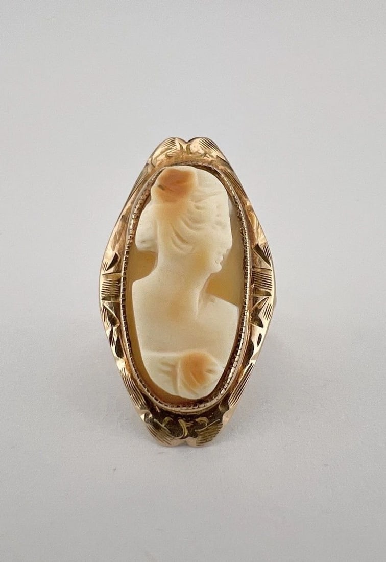ANTIQUE VICTORIAN 10K YELLOW GOLD & CARVED WOMEN'S FACE SHELL CAMEO RING: ANTIQUE VICTORIAN 10K YELLOW GOLD & CARVED WOMEN'S FACE SHELL CAMEO RING Antique Victorian 10K Yellow Gold & Carved Women's Face Shell Cameo Ring Ring Size: 2 - Can Be Resized Up Weight is 2.1 Grams o