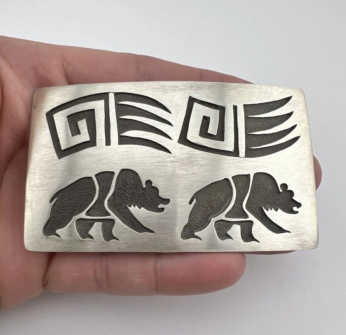 VINTAGE NAVAJO STERLING SILVER BEAR CLAW TRIBAL OVERLAY BELT BUCKLE 3.5"- 46.3G: VINTAGE NAVAJO STERLING SILVER BEAR CLAW TRIBAL OVERLAY BELT BUCKLE 3.5"- 46.3G Vintage Navajo Sterling Silver Bear Claw Tribal Overlay Belt Buckle 3.5"- 46.3g Size: 3 1/2" Wide By 2" Tall Weight is 4