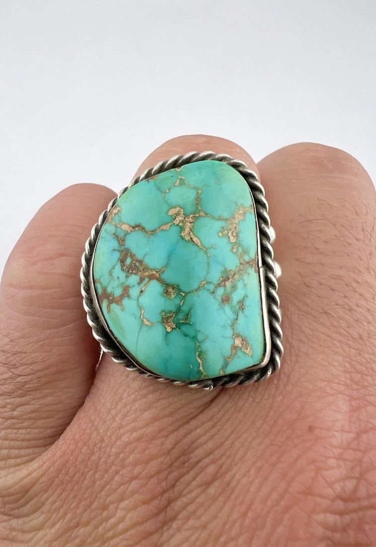 HUGE VINTAGE NAVAJO STERLING SILVER HIGH GRADE ROYSTON TURQUOISE TWIST RING: HUGE VINTAGE NAVAJO STERLING SILVER HIGH GRADE ROYSTON TURQUOISE TWIST RING HUGE Vintage Navajo Sterling Silver High Grade Royston Turquoise Twist Ring Ring Size: 10.25 -10.5 Range - Can Be Re Sized W