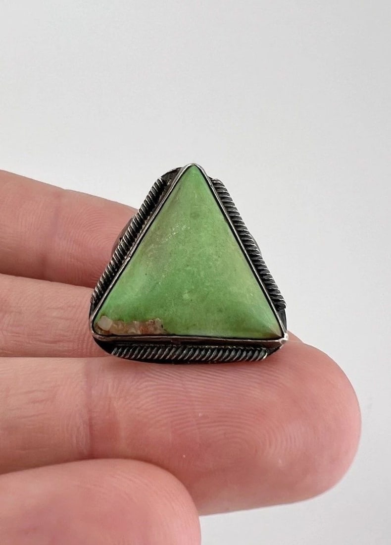 OLD FRED HARVEY ERA NAVAJO STERLING SILVER GREEN TURQUOISE TRIANGLE WOMEN'S RING (1 of 2)