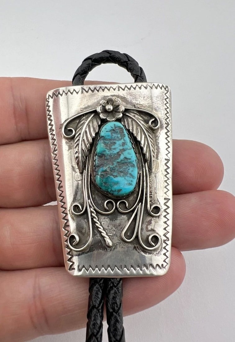 B.CHEE NAVAJO STERLING SILVER SLEEPING BEAUTY TURQUOISE STAMPED BOLO TIE 2 1/8": B.CHEE NAVAJO STERLING SILVER SLEEPING BEAUTY TURQUOISE STAMPED BOLO TIE 2 1/8" Vtg B.Chee Navajo Sterling Silver Sleeping Beauty Turquoise Stamped Bolo Tie 2 1/8" Size: 2 1/8" Tall by 1 1/2" Wide at 