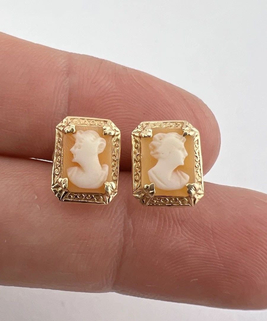 ANTIQUE VICTORIAN 14K YELLOW GOLD CARVED SHELL CAMEO SCREW POST DANGLE EARRINGS: ANTIQUE VICTORIAN 14K YELLOW GOLD CARVED SHELL CAMEO SCREW POST DANGLE EARRINGS Antique Victorian 14K Yellow Gold Carved Shell Cameo Screw Post Dangle Earrings Size: Just Under 1/2" Tall By Just Under