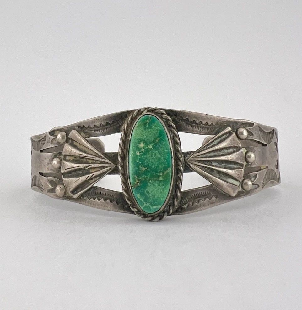 VTG FRED HARVEY NAVAJO STERLING SILVER CERRILLOS TURQUOISE STAMPED CUFF BRACELET: VTG FRED HARVEY NAVAJO STERLING SILVER CERRILLOS TURQUOISE STAMPED CUFF BRACELET Vtg Fred Harvey Navajo Sterling Silver Cerrillos Turquoise Stamped Cuff Bracelet Cuff is Around 5 3/8" tip to Tip and h