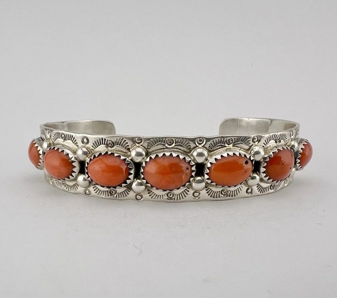 VTG NAVAJO STERLING SILVER MEDITERRANEAN RED CORAL STAMPED 1 ROW CUFF BRACELET: VTG NAVAJO STERLING SILVER MEDITERRANEAN RED CORAL STAMPED 1 ROW CUFF BRACELET Vtg Navajo Sterling Silver Mediterranean Red Coral Stamped 1 Row Cuff Bracelet Cuff is 5 3/8" tip to Tip and has a 1 1/4"