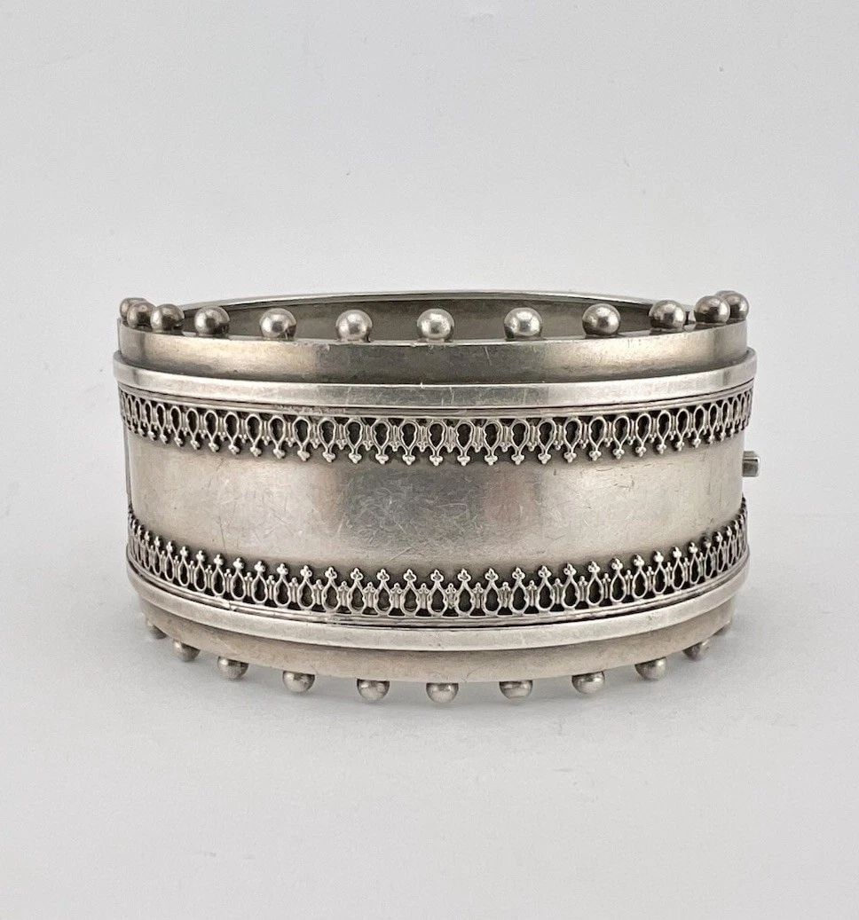 ANTIQUE VICTORIAN STERLING SILVER AESTHETIC DETAILED 1.25" WIDE BANGLE BRACELET (1 of 2)