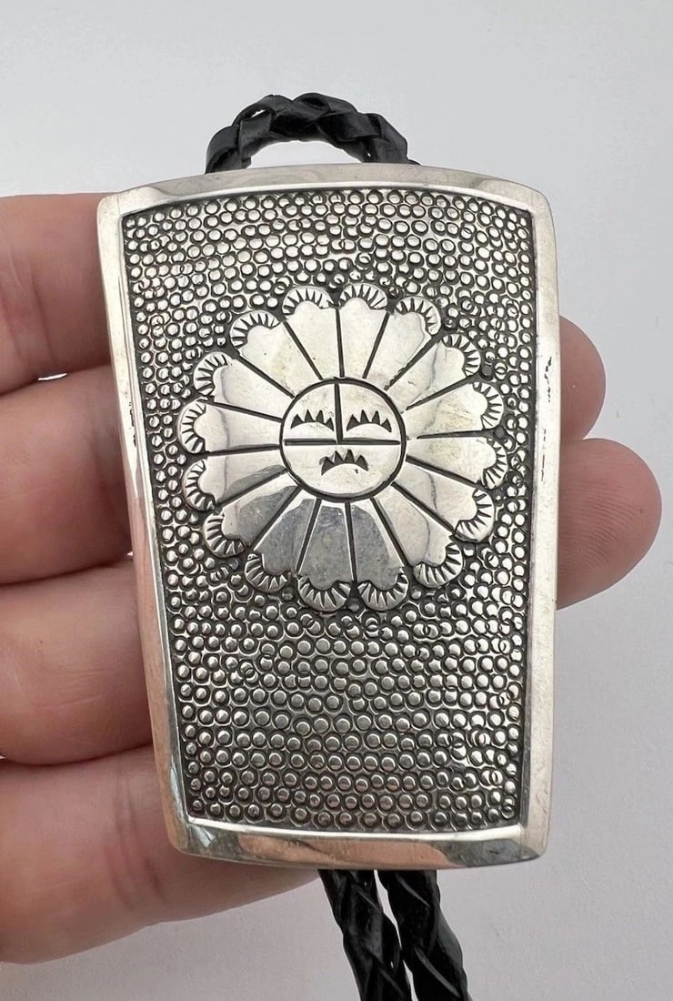 VINTAGE NAVAJO STERLING SILVER STAMPED SUNFACE DETAILED BOLO TIE 2 5/8" (1 of 2)