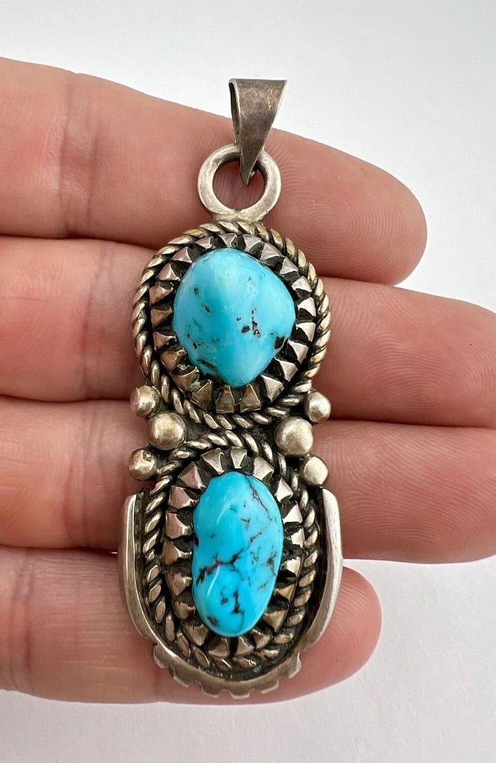 VTG NAVAJO STERLING SILVER HIGH GRADE BULLET KINGMAN TURQUOISE PENDANT 2.75": VTG NAVAJO STERLING SILVER HIGH GRADE BULLET KINGMAN TURQUOISE PENDANT 2.75" Vtg Navajo Sterling Silver High Grade Bullet Kingman Turquoise Pendant 2.75" Size: 2 3/4" Tall With Dangle & 1" Wide Metal: