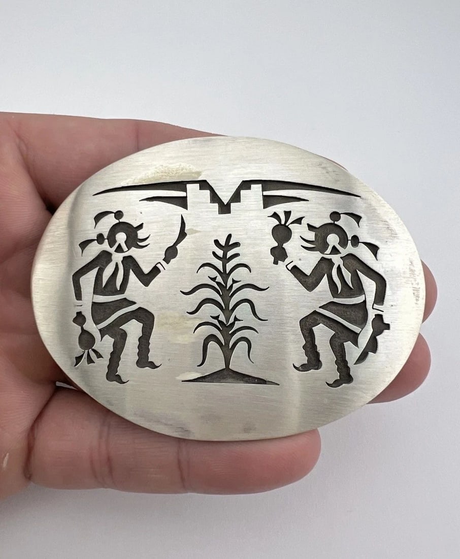 VTG HOPI STERLING SILVER KACHINA DANCER & CORN STALK OVERLAY BELT BUCKLE 3"-40G: VTG HOPI STERLING SILVER KACHINA DANCER & CORN STALK OVERLAY BELT BUCKLE 3"-40G Vtg Hopi Sterling Silver Kachina Dancer & Corn Stalk Overlay Belt Buckle 3"-40g Size: 3" Wide By 2 1/4" Tall Weight is 4