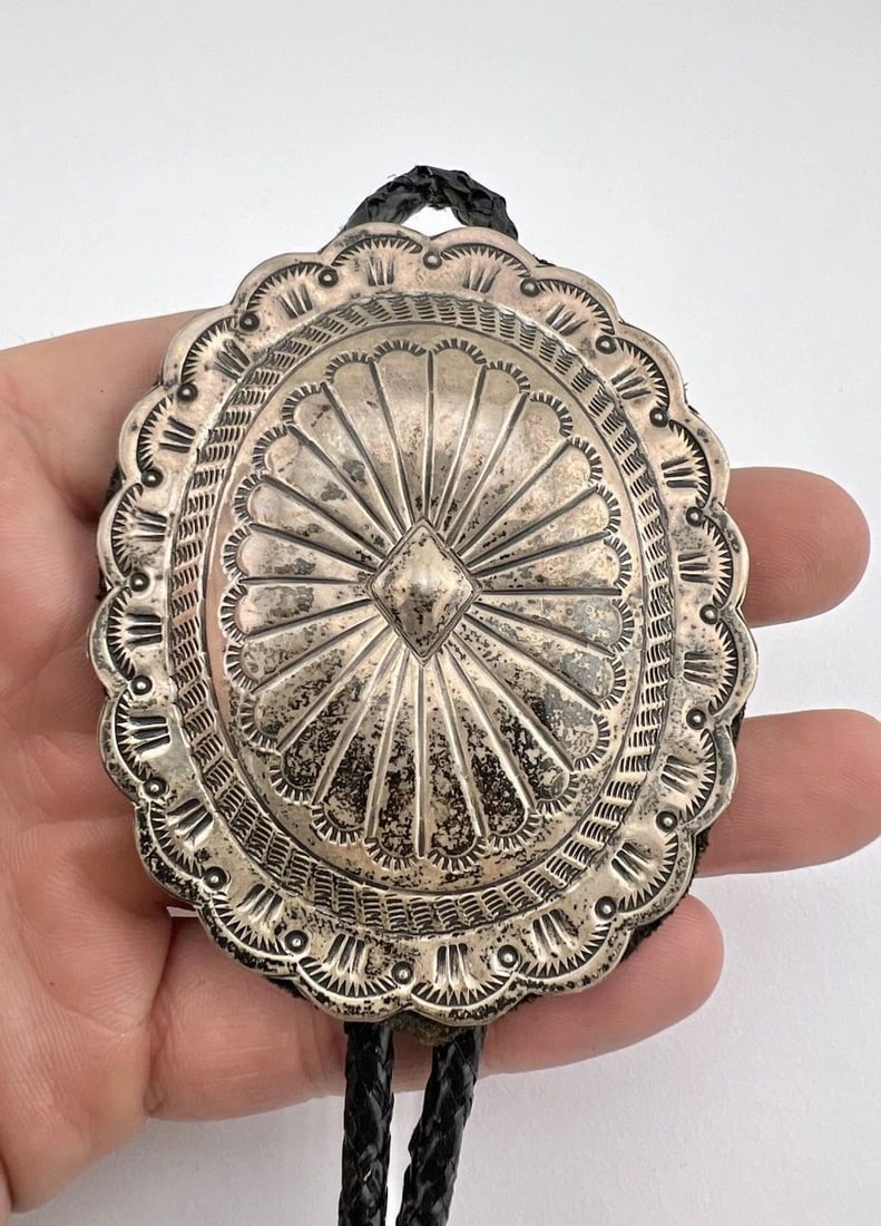VTG NAVAJO STERLING SILVER DEEP STAMPED OVAL CONCHO BOLO TIE 3 1/8": VTG NAVAJO STERLING SILVER DEEP STAMPED OVAL CONCHO BOLO TIE 3 1/8" Vtg Navajo Sterling Silver Deep Stamped Oval Concho Bolo Tie 3 1/8" Size: 3 1/8" Tall by 2 1/2" Wide Weight is 51.3 Grams on my scal