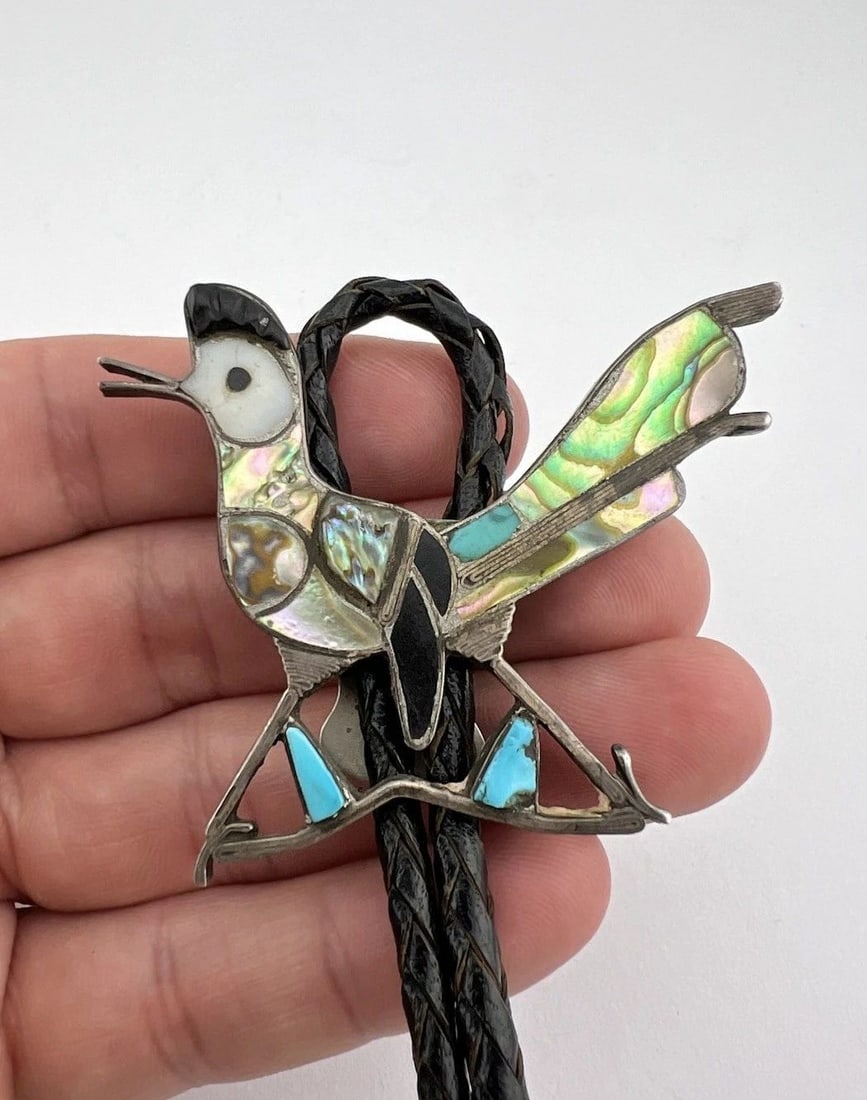 EARLY ZUNI STERLING SILVER FLUSH MULTI GEMSTONE ROADRUNNER BOLO TIE 2.5": EARLY ZUNI STERLING SILVER FLUSH MULTI GEMSTONE ROADRUNNER BOLO TIE 2.5" Early Zuni Sterling Silver Flush Multi Gemstone Roadrunner Bolo Tie 2.5" Size: 2 1/2" Tall by 2 3/8" Wide Weight is 31.0 Grams 
