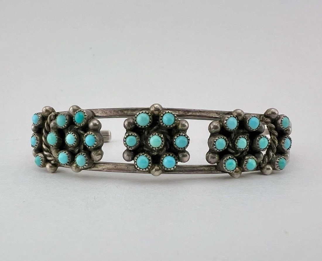 VTG ZUNI TURQUOISE STERLING SILVER PETIT POINT SNAKE EYE FLOWER CUFF BRACELET: VTG ZUNI TURQUOISE STERLING SILVER PETIT POINT SNAKE EYE FLOWER CUFF BRACELET Vtg Zuni Turquoise Sterling Silver Petit Point Snake Eye Flower Cuff Bracelet Cuff is 4 3/4" tip to Tip and has a 1 1/8" W