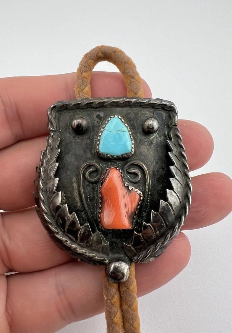 VTG NAVAJO STERLING SILVER FOX TURQUOISE & RED CORAL STAMPED BOLO TIE 2": VTG NAVAJO STERLING SILVER FOX TURQUOISE & RED CORAL STAMPED BOLO TIE 2" Vtg Navajo Sterling Silver Fox Turquoise & Red Coral Stamped Bolo Tie 2" Size: 2" Tall by 1 3/4" Wide Weight is 38.0 Grams on m