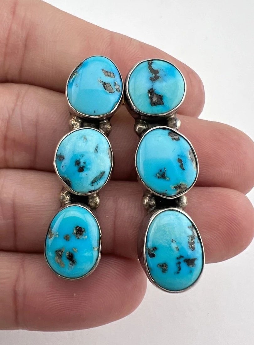 VTG NAVAJO STERLING SILVER SLEEPING BEAUTY TURQUOISE LONG POST EARRINGS 1 5/8": VTG NAVAJO STERLING SILVER SLEEPING BEAUTY TURQUOISE LONG POST EARRINGS 1 5/8" Vtg Navajo Sterling Silver Sleeping Beauty Turquoise Long Post Earrings 1 5/8" Size: 1 5/8" Tall With Dangle & Around 1/2