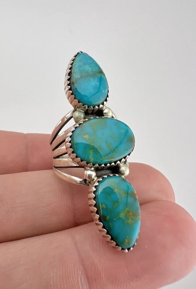VTG NAVAJO STERLING SILVER HIGH GRADE BLUE GEM TURQUOISE DETAILED RING 1.75": VTG NAVAJO STERLING SILVER HIGH GRADE BLUE GEM TURQUOISE DETAILED RING 1.75" Vtg Navajo Sterling Silver High Grade Blue Gem Turquoise Detailed Ring 1.75" Ring Size: 6 - Can Be Re Sized Weight is 9.5 G