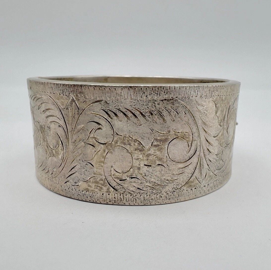 ANTIQUE VICTORIAN STERLING SILVER ENGRAVED SCROLL WIDE BANGLE BRACELET 58.8G: ANTIQUE VICTORIAN STERLING SILVER ENGRAVED SCROLL WIDE BANGLE BRACELET 58.8G Antique Victorian Sterling Silver Engraved Scroll Wide Bangle Bracelet 58.8g Size: 1 1/4" Wide & opening is 2 3/8" By 2 3/8