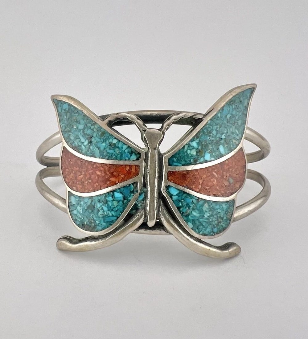 VINTAGE NAVAJO STERLING SILVER CRUSHED TURQUOISE & CORAL BUTTERFLY CUFF BRACELET: VINTAGE NAVAJO STERLING SILVER CRUSHED TURQUOISE & CORAL BUTTERFLY CUFF BRACELET Vintage Navajo Sterling Silver Crushed Turquoise & Coral Butterfly Cuff Bracelet Cuff is 5 5/8" tip to Tip and has a 1 