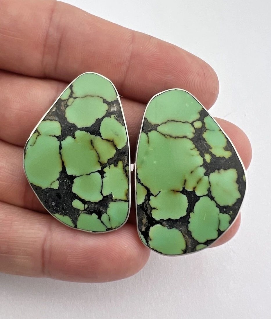 VTG NAVAJO STERLING SILVER #8 SPIDERWEB TURQUOISE SLAB CLIP EARRINGS 1.5" (1 of 2)