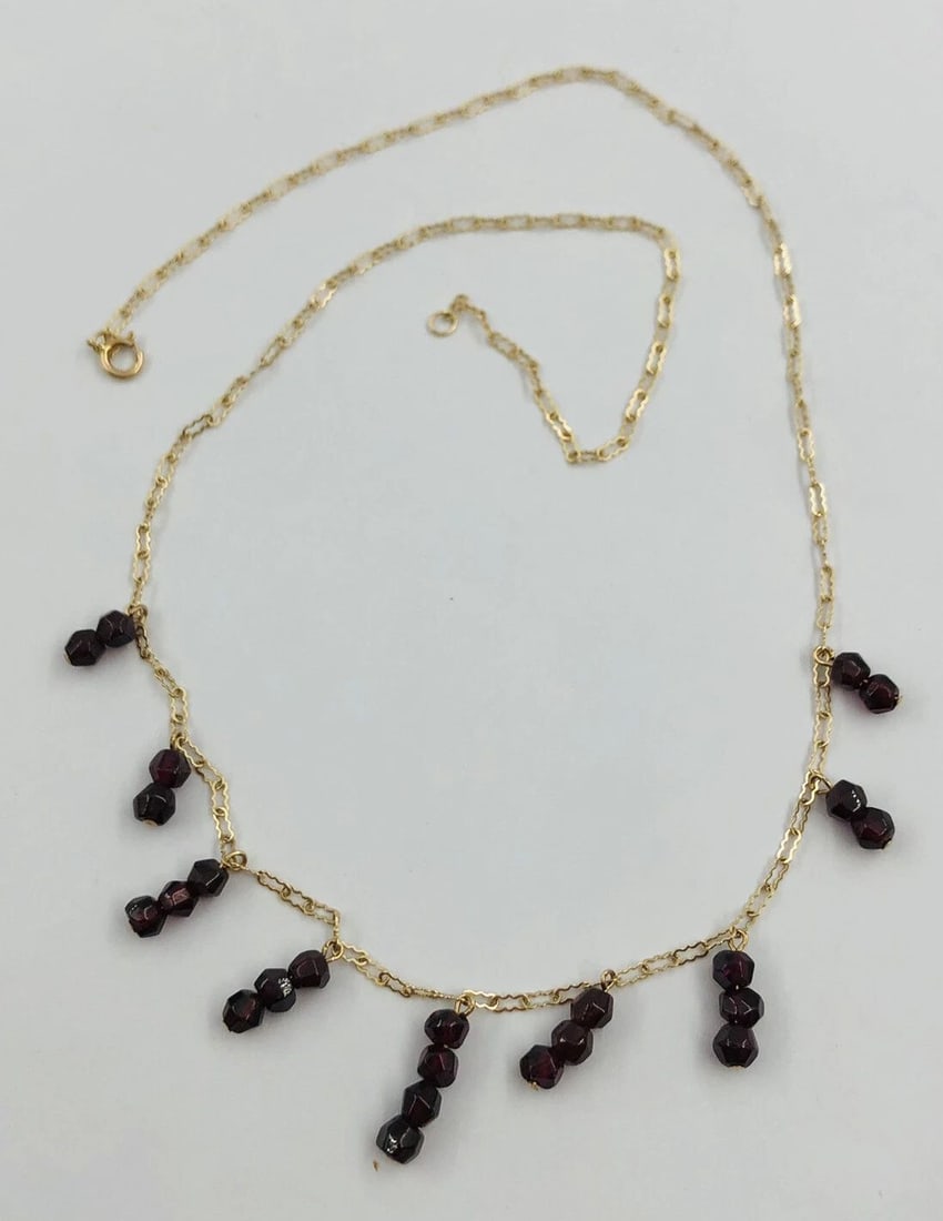DESIGNER 14K YELLOW GOLD NATURAL FACETED GARNET BEADED DANGLE LINK NECKLACE 17": DESIGNER 14K YELLOW GOLD NATURAL FACETED GARNET BEADED DANGLE LINK NECKLACE 17" Designer 14k Yellow Gold Natural Faceted Garnet Beaded Dangle Link Necklace 17" Weight is 4.4 Grams on my scale Metal: 1